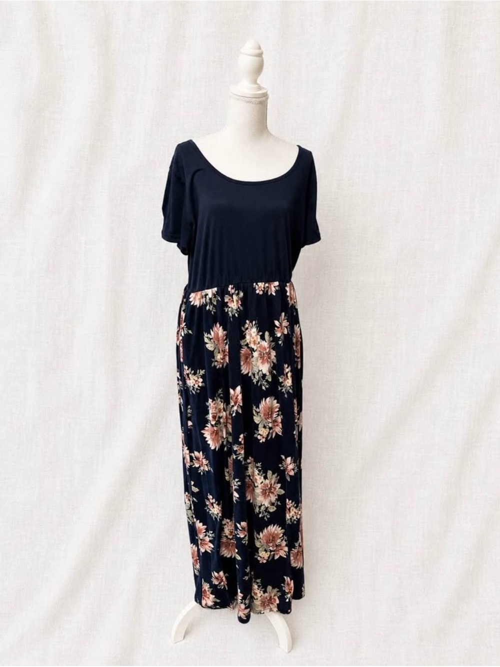Navy Scoop Neck Floral Maxi Dress
